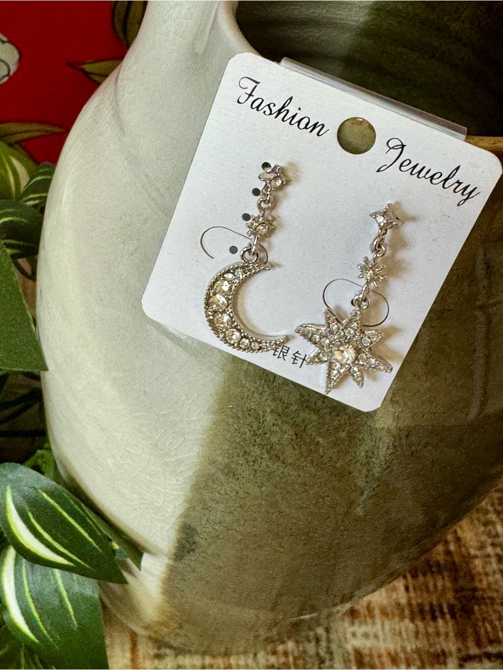 🆕 Women’s Moon & Star Dangle Earrings